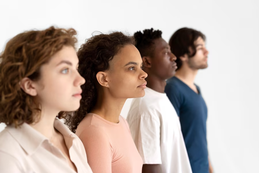 Sideview picture of people of diverse races